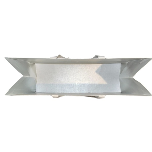 Gucci Extra Large Silver Shopping Tote + Logo Ribbon – 19x14x7 – Excellent - Picture 2 of 5